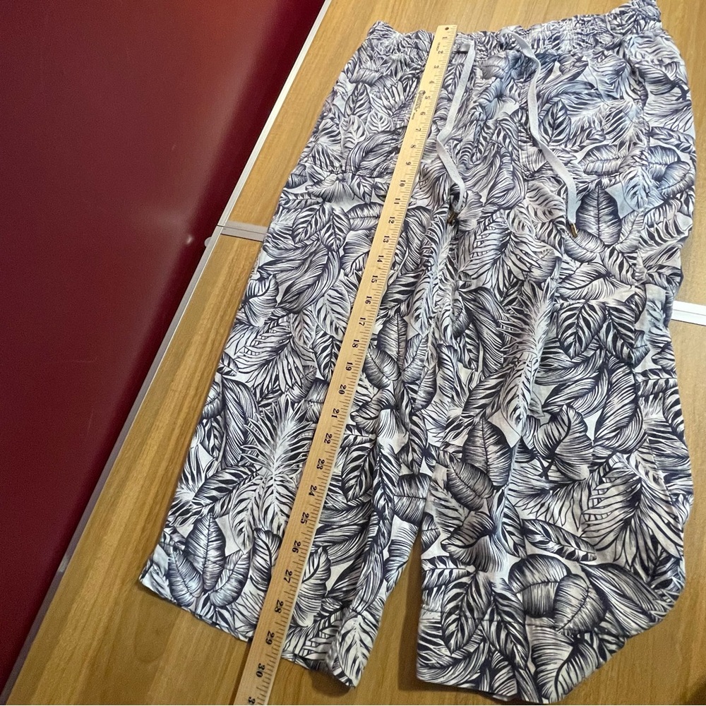 Land N Sea Leaf Print Capris - Picture 4 of 7